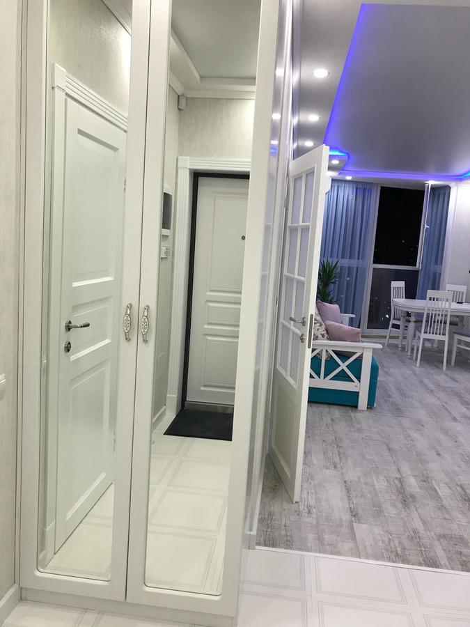 Luxe Apartment On Drahomanova Kyiv Exterior foto